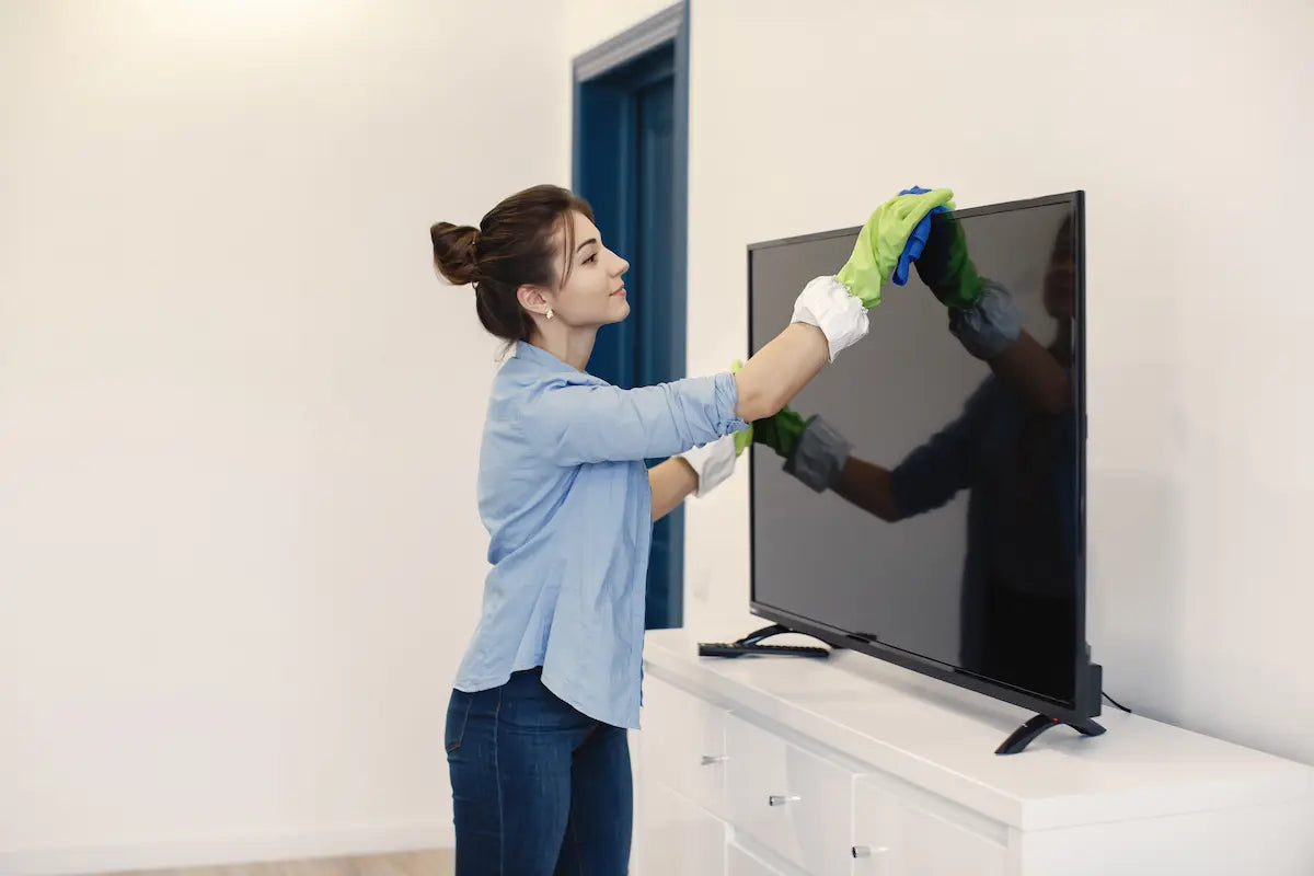 Step-by-Step Guide on How to Clean TV Screen Samsung